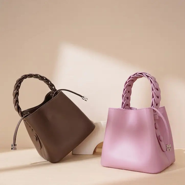 Cowhide Cross Body Bucket Bag med bomullsforfôr og åpen lomme medium størrelse