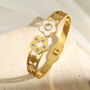 United States Flower Bracelet in Gold Electroplating for CHF Buyers - Five-Leaf Hollow Design Women united states chf