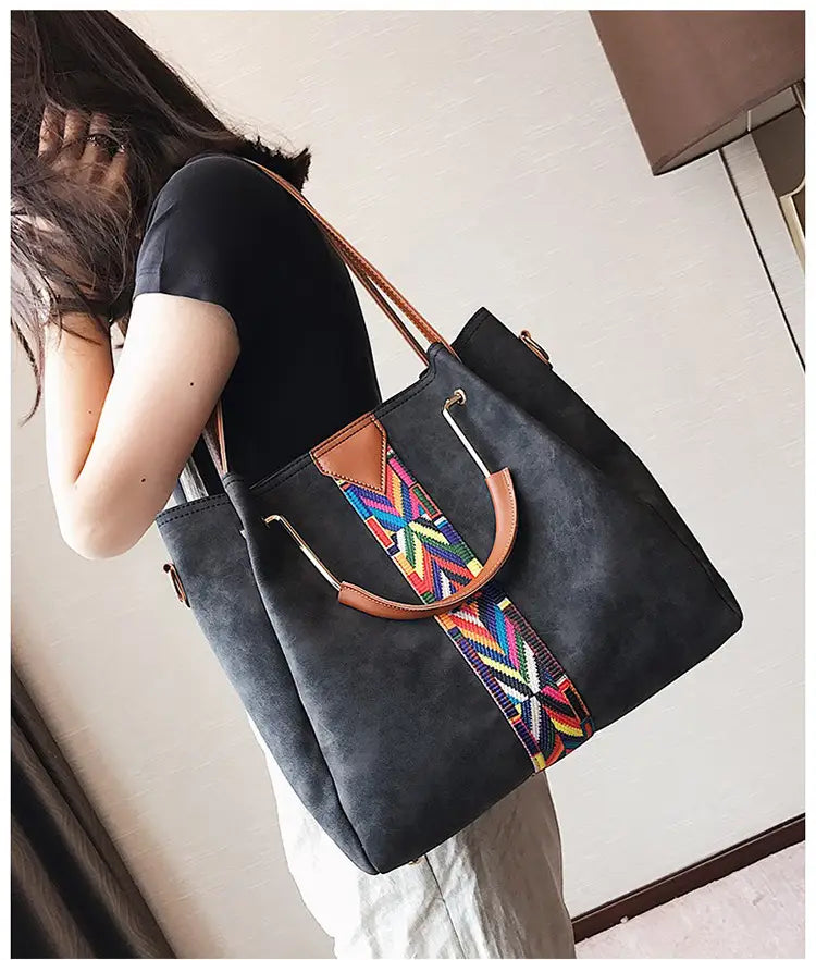 Summer Commute Female Bag with Multiple Pockets and Simple Design