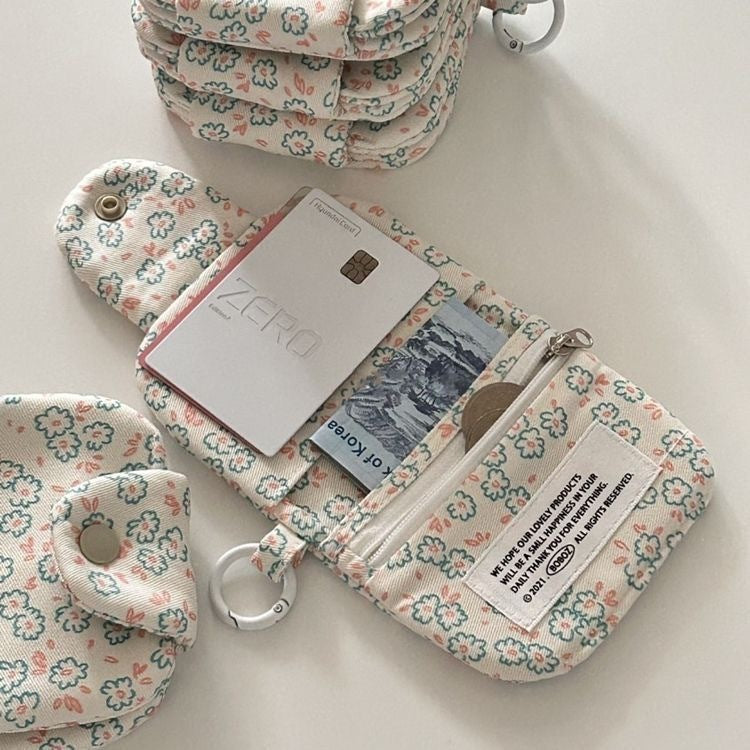 Flowers Lining Canvas Coin Pouch for Men and Women in the United States - Cute Daisy Purse Wallets with a Floral Flair