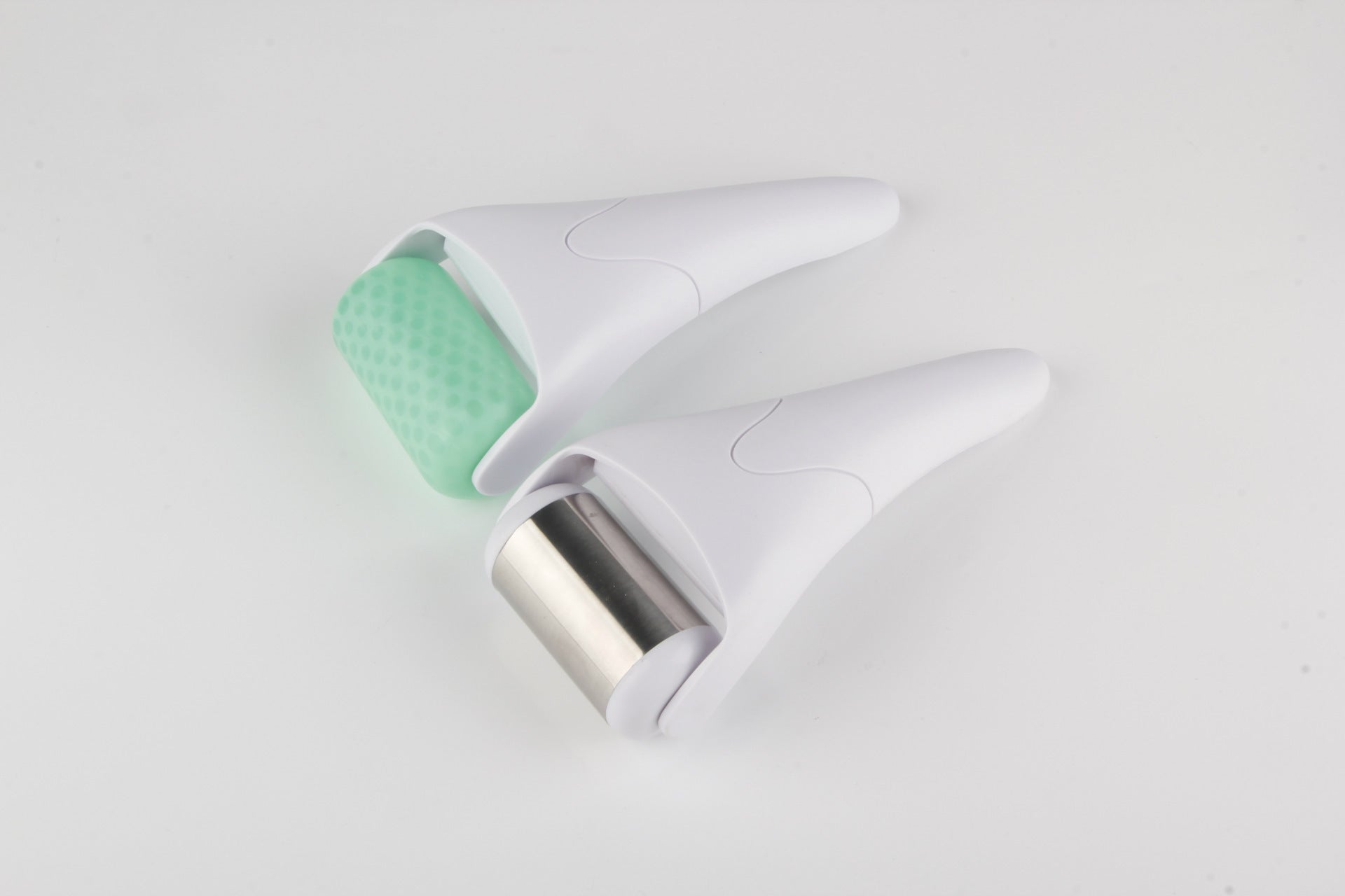 Ice roller face roller beauty roller - Chill Out Beauty with Our Cool Ice Roller Head