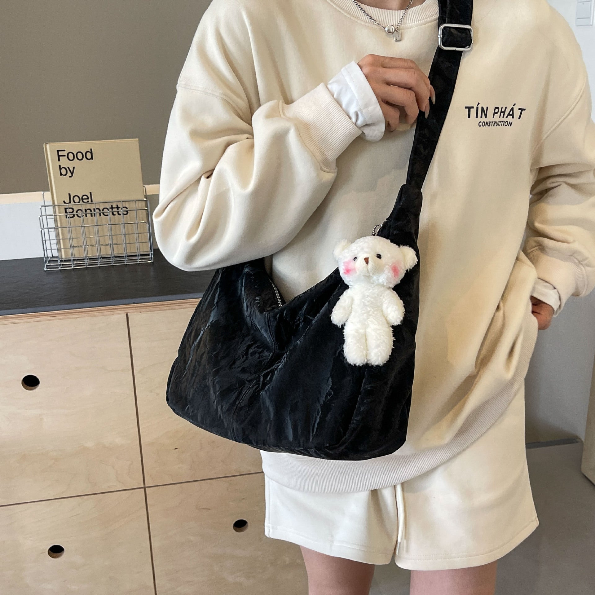 Large Capacity Polyester Shoulder Bag with Water Tank Dumpling Shape for United States - united states chf large