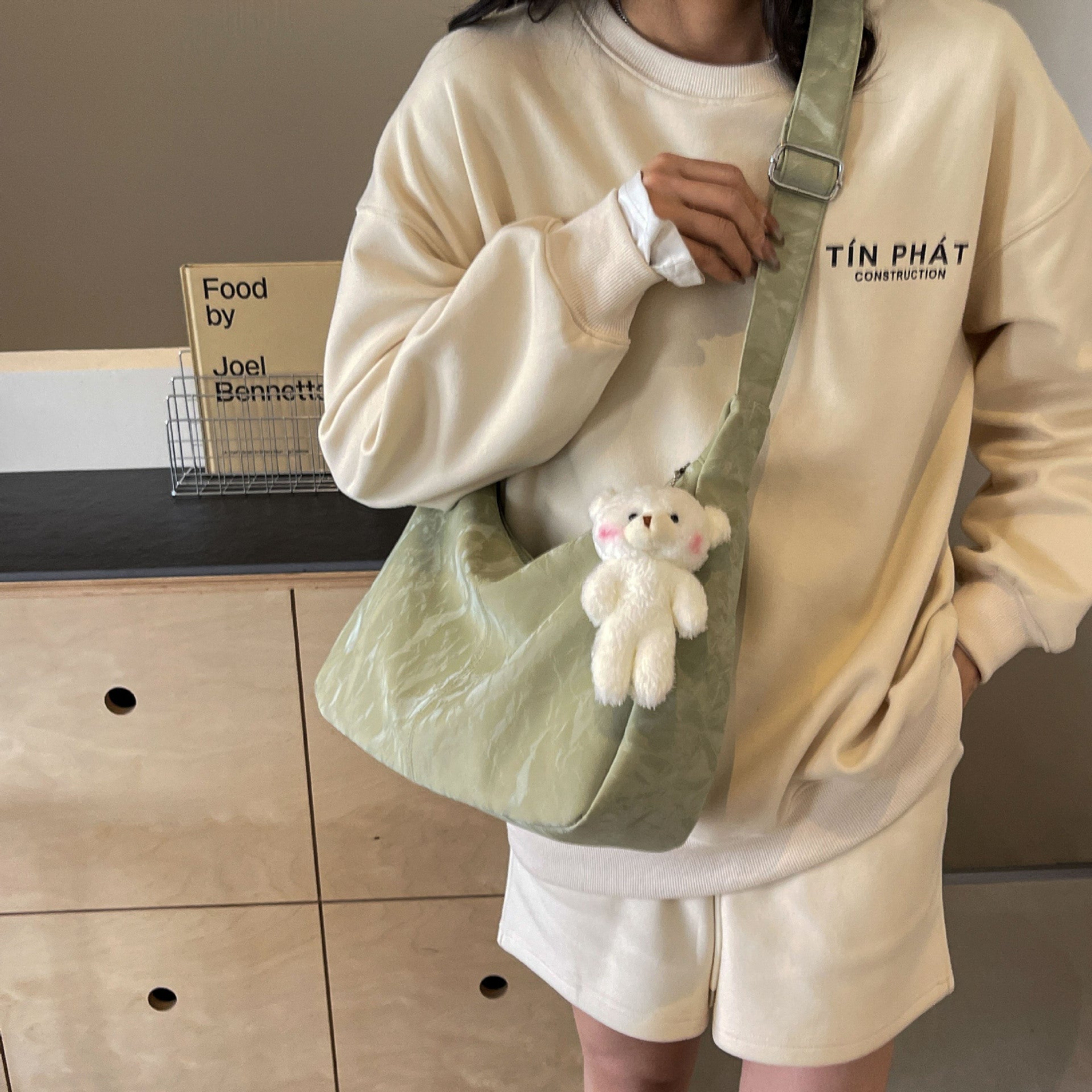 Large Capacity Polyester Shoulder Bag with Water Tank Dumpling Shape for United States - united states chf large