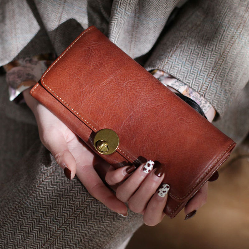 Layer Cowhide Leather Outer Bag with Polyester Lining for Daily Use in the United States - Wallet That Fits All