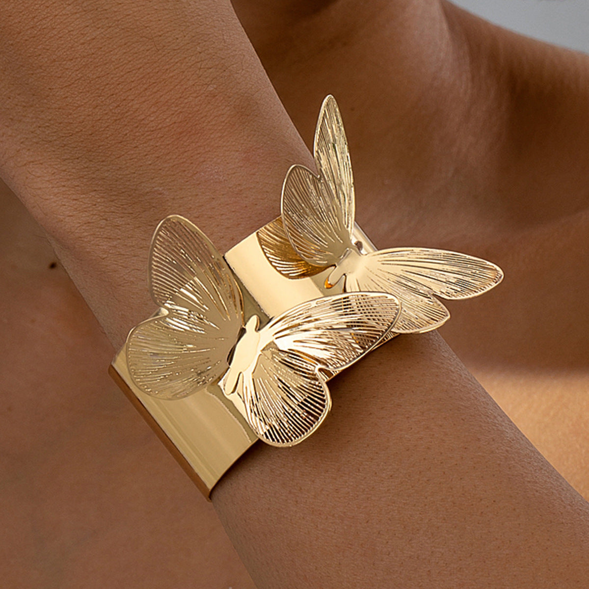 Metal Three-dimensional Butterfly Fashion Exaggerated Women’s Bracelet - Metal Butterfly Exaggerated Women’s