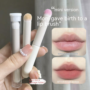 Mini Lip Brush with Concealer for Precise Application and Convenience - Boxed boxed mini lip brush convenient