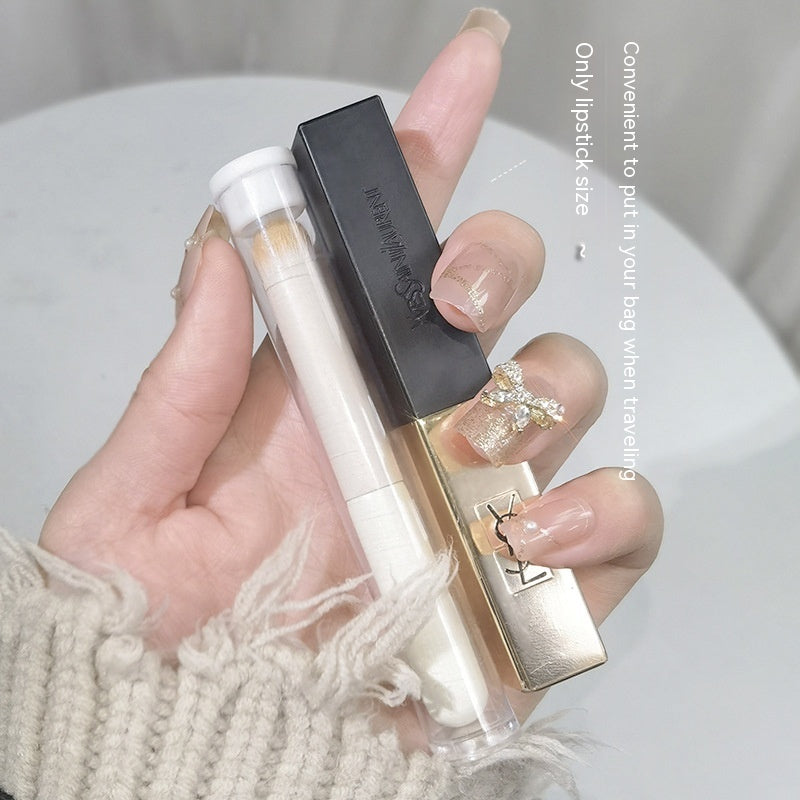 Mini Lip Brush with Concealer for Precise Application and Convenience - Boxed boxed mini lip brush convenient