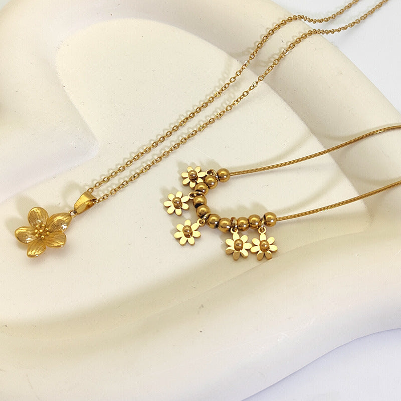 Titanium Steel Necklace with Flower Pendant and Clavicle Chain for Women - Non-fading Ladies titanium steel necklace