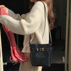 Oil Wax Leather Shoulder Messenger Bag with Retro Simple Bucket Style - Teleplus oil wax leather shoulder messenger