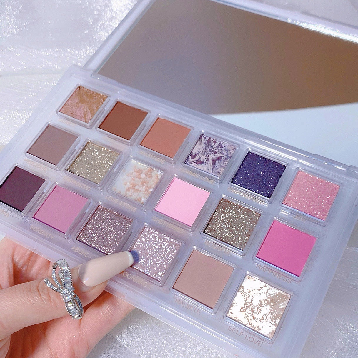 Pink Purple Green Brown 18-Color Eye Shadow Palette with Rose and Mashed Potato Shades - 18-color eye shadow rose
