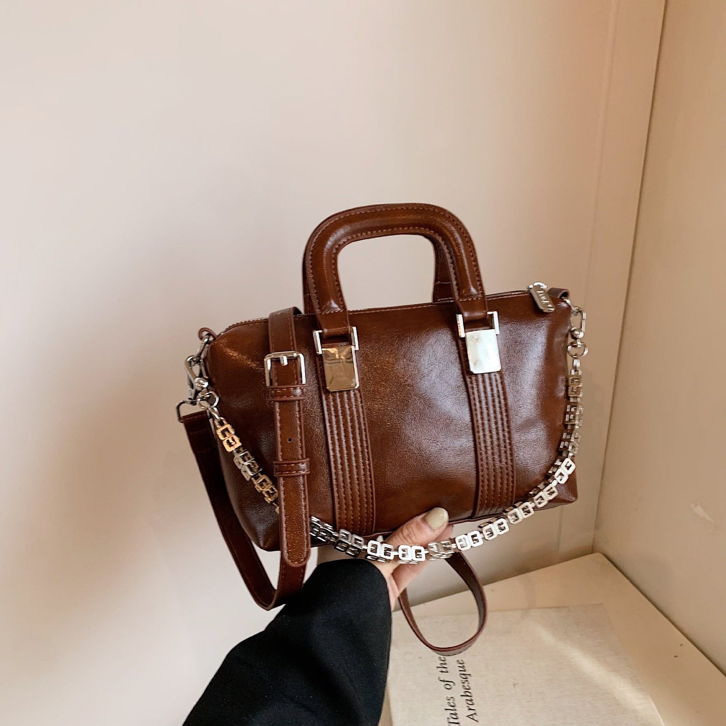 Retro Portable Bowling Bag with Durable Polyester and Urban Design - Teleplus retro portable bowling bag
