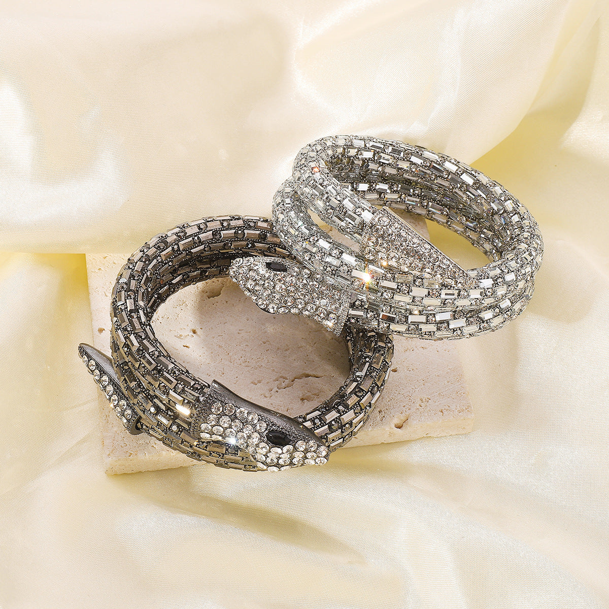 Splendid Diamond Snake-shaped Fashion Bracelet Creative - Splendid Diamond Snake Bracelet in White Diamond Gun Black