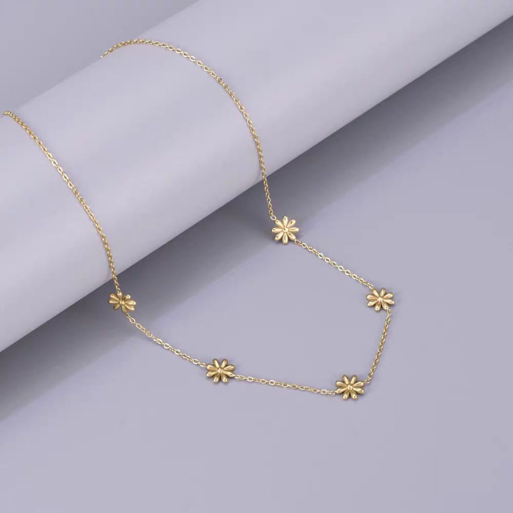 Colorfast floral necklace with titanium steel chain and gold plating - Titanium Steel Floral Necklace for Women